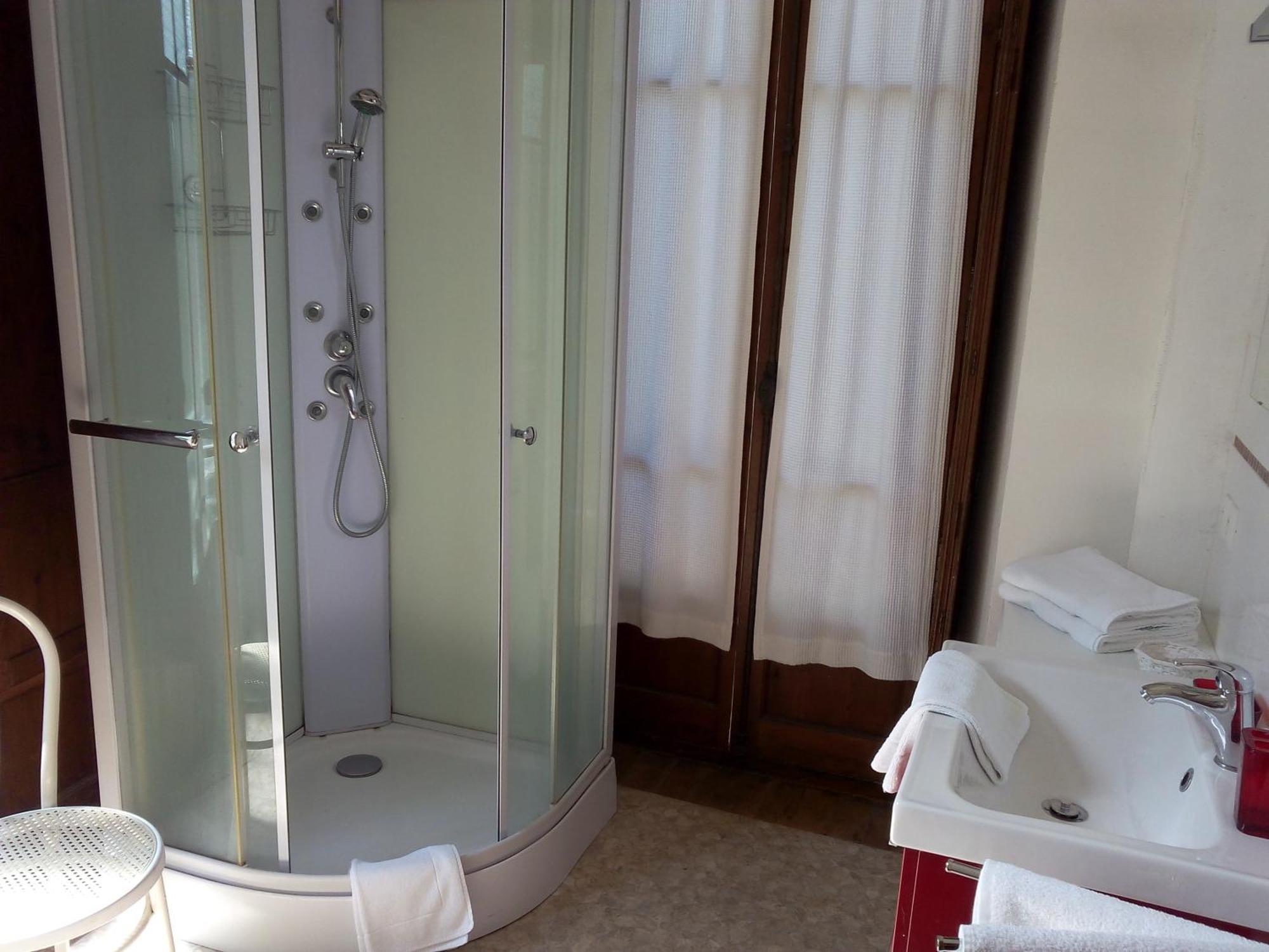 Castel De La Pique Bed & Breakfast Bagneres-de-Luchon Room photo